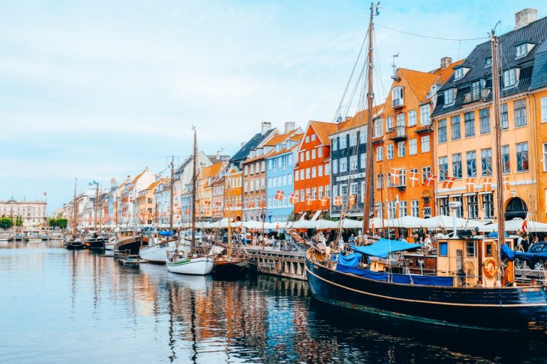 Colourful harbourfront houses and boats along Nyhavn, a must-see area that captures The Best of Copenhagen with its lively cafes, canals, and classic Danish charm.