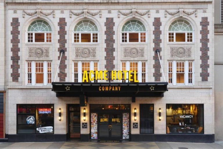 best hotels in Chicago near top attractions
