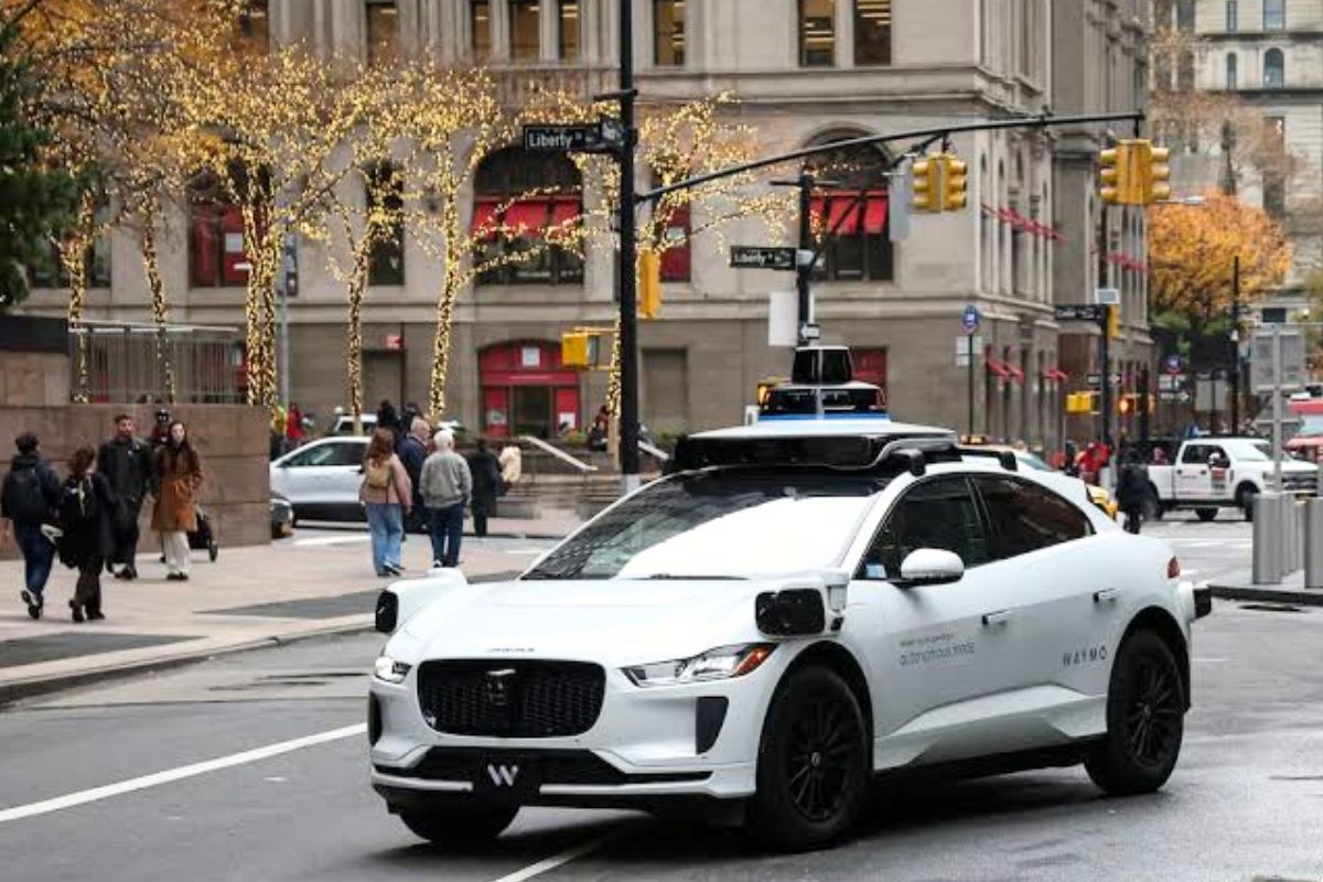 driverless car Waymo in San Francisco